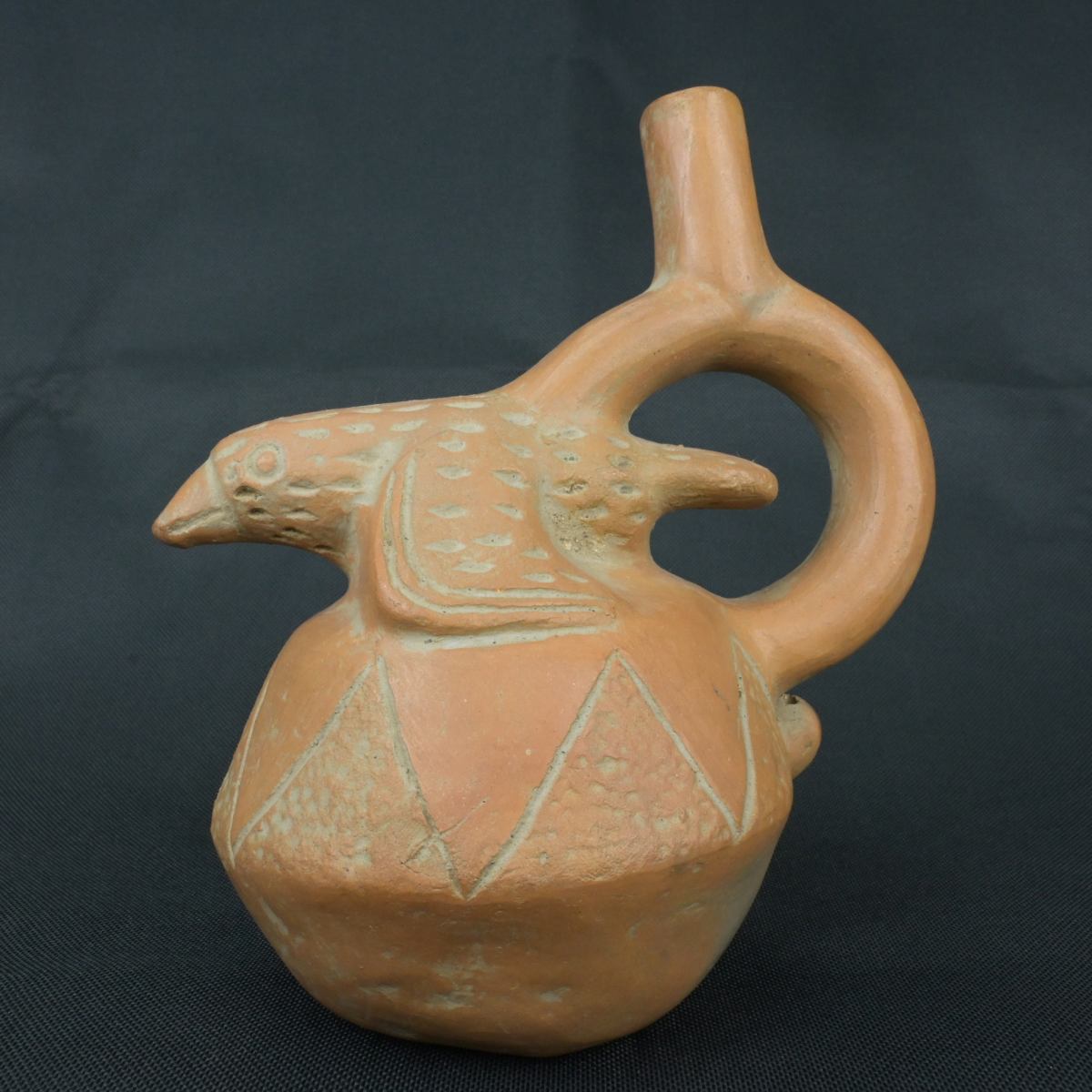 DSC_9682 Pre Columbian Moche Ceramic Bottle Ritual Artifact with Bird Design - Imagen 1