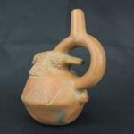 Pre Columbian Moche Ceramic Bottle Ritual Artifact with Bird Design - Imagen 2