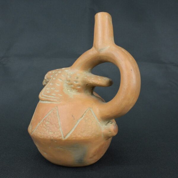 Pre Columbian Moche Ceramic Bottle Ritual Artifact with Bird Design - Imagen 2