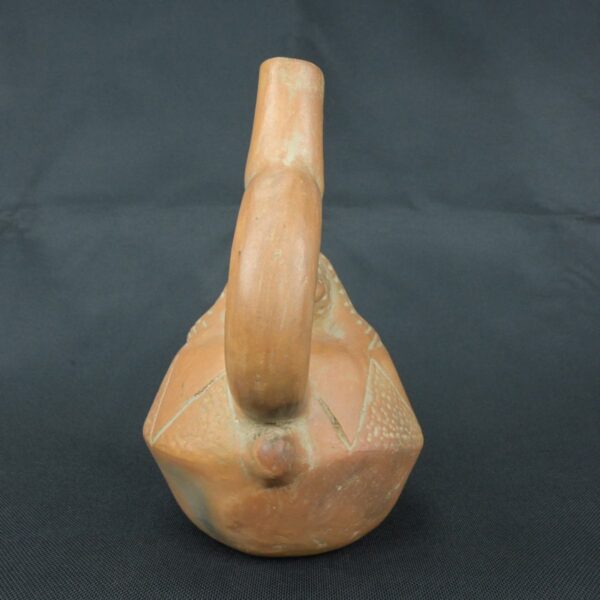 Pre Columbian Moche Ceramic Bottle Ritual Artifact with Bird Design - Imagen 3