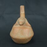 Pre Columbian Moche Ceramic Bottle Ritual Artifact with Bird Design - Imagen 7