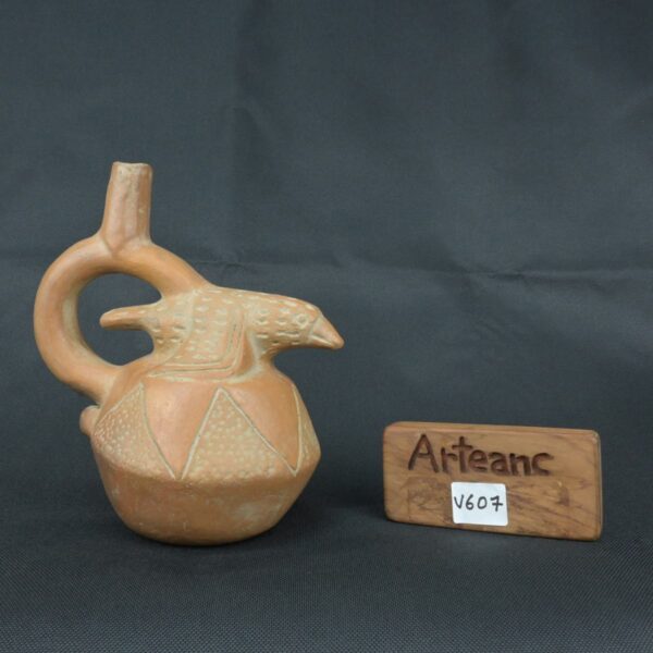 Pre Columbian Moche Ceramic Bottle Ritual Artifact with Bird Design - Imagen 17