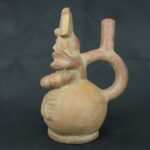 Pre Columbian Moche Ceramic Bottle Ritual Anthropomorphic Artifact - Imagen 4